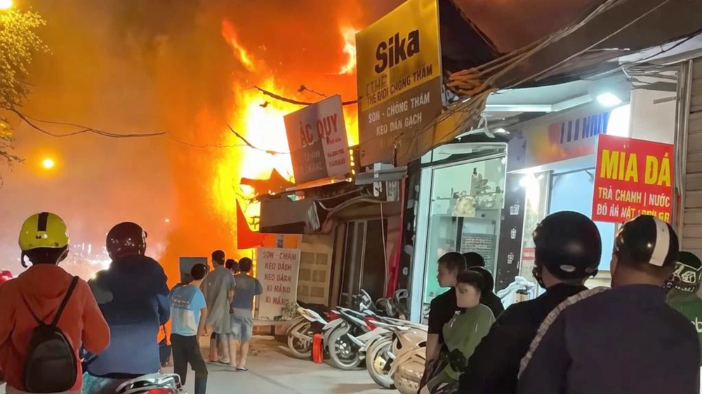 cháy quán cà phê.jpg