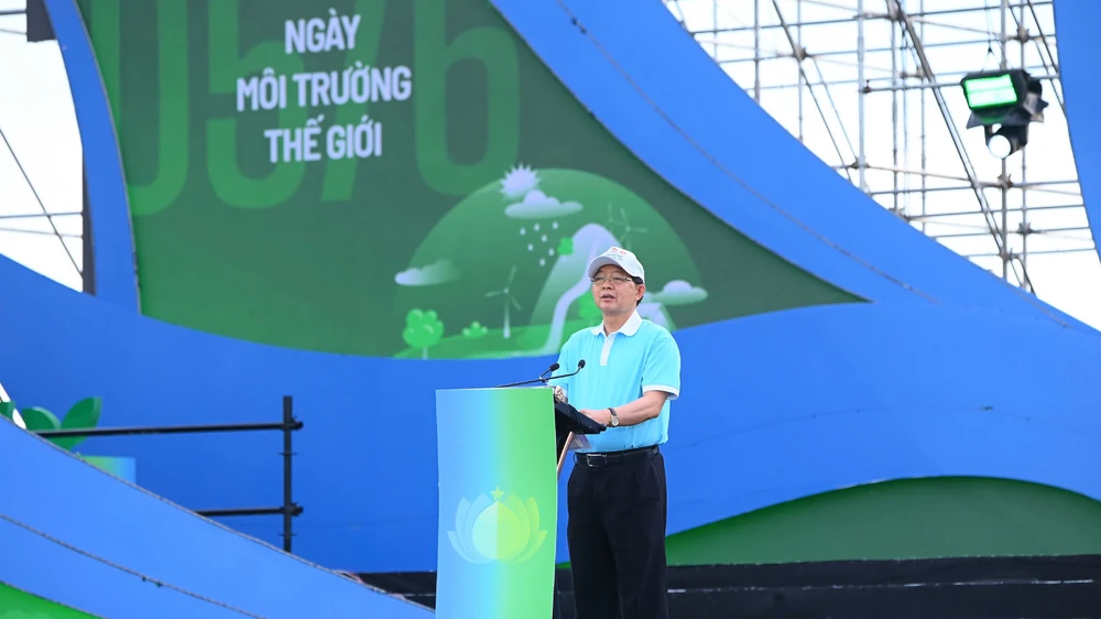 ong-Ho-Quoc-Dung.jpg