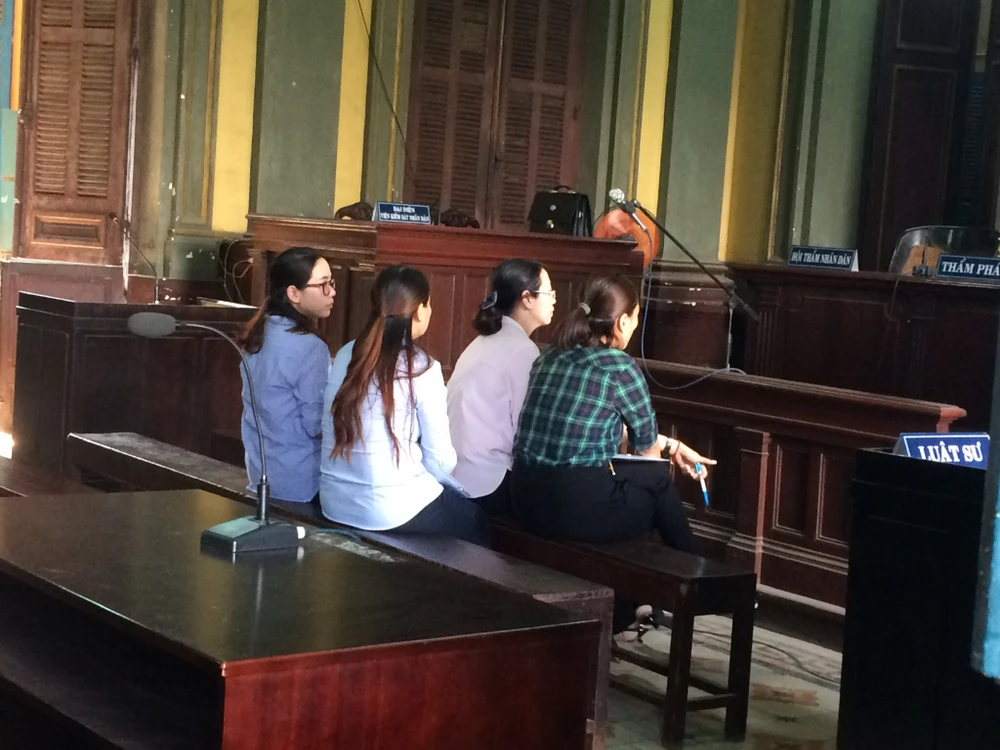 Đề nghị Eximbank trả cả gốc và lãi cho khách hàng