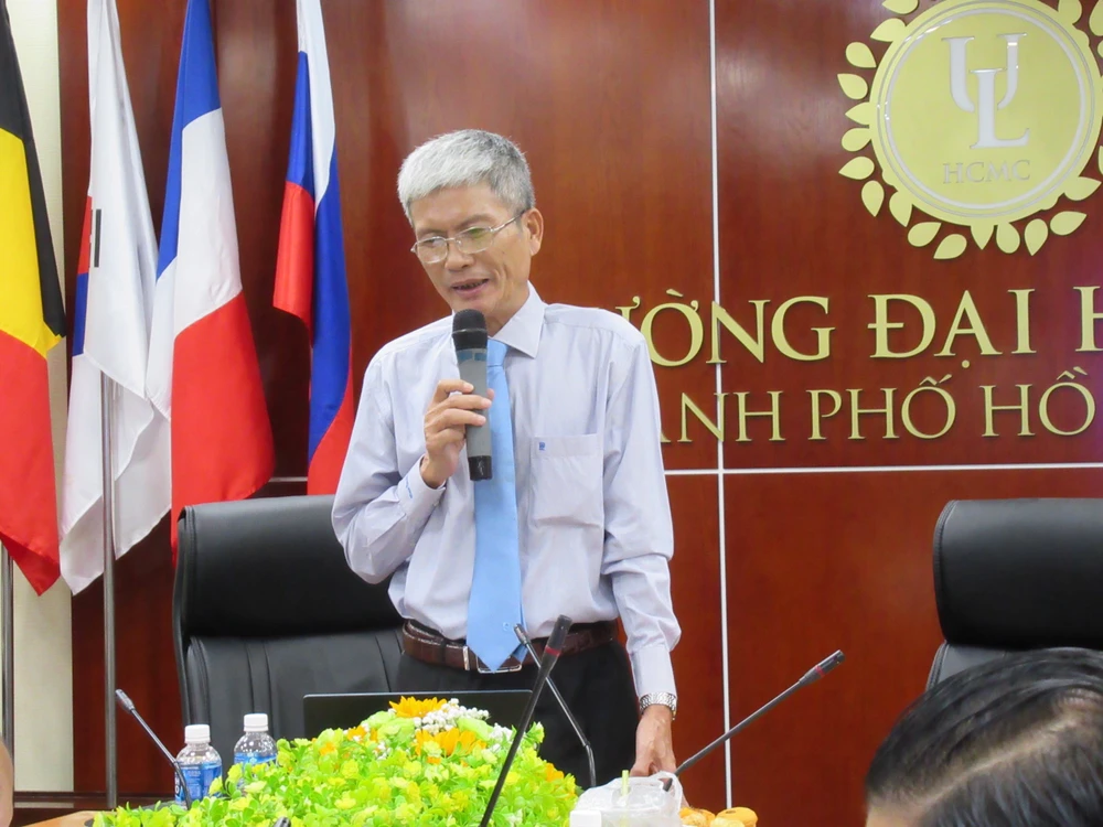 TS Nguyễn Văn Tiến (Phó Trưởng khoa Luật Dân sự) phát biểu khai mạc hội thảo. Ảnh: YC