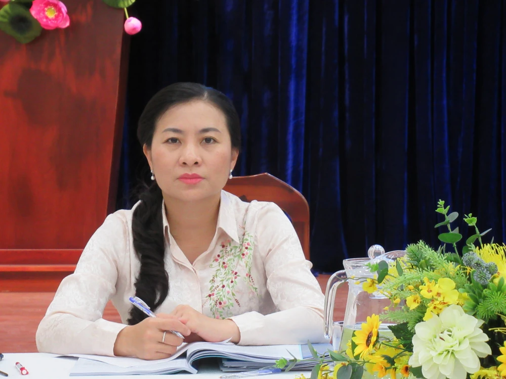 Bà Phan Kiều Thanh Hương (Phó Chủ tịch Ủy ban Mặt trận Tổ quốc Việt Nam TP.HCM) chủ trì hội nghị. Ảnh: YC