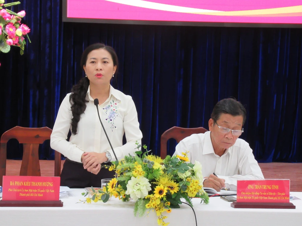 Hội nghị do bà Phan Kiều Thanh Hương (Phó Chủ tịch UBMTTQ Việt Nam TP.HCM) và ông Trần Trung Tính (Chủ nhiệm Hội đồng Tư vấn về Dân tộc – Tôn giáo, Ủy ban MTTQ Việt Nam TP.HCM) chủ trì. Ảnh: YC