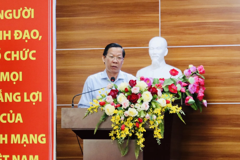 Ông Phan Văn Mãi (Ủy viên Ban Chấp hành Trung ương Đảng, Phó Bí thư thường trực Thành ủy, Chủ tịch UBND TP.HCM) phát biểu tại hội thảo. Ảnh: TRẦN MINH.