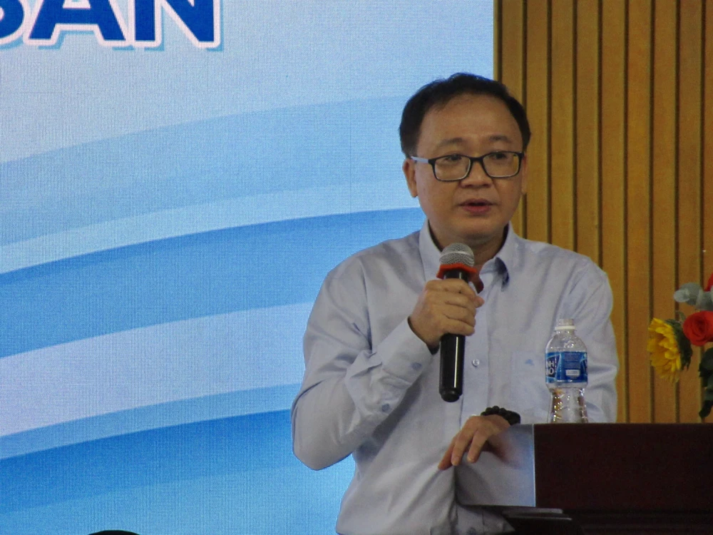 TS Lưu Quốc Thái (trường Đại học Luật TP.HCM) trình bày tham luận tại hội thảo. Ảnh: YC