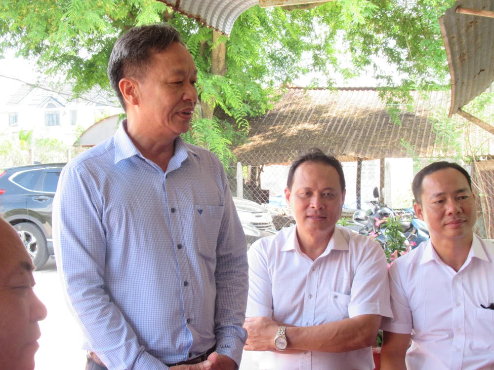 Ông Huỳnh Thanh Vũ (Phó Bí thư xã Trung Lập Thượng) gửi lời cảm ơn đến Đoàn. Ảnh: YC Ông Huỳnh Thanh Vũ (Phó Bí thư xã Trung Lập Thượng) gửi lời cảm ơn đến Đoàn. Ảnh: YC