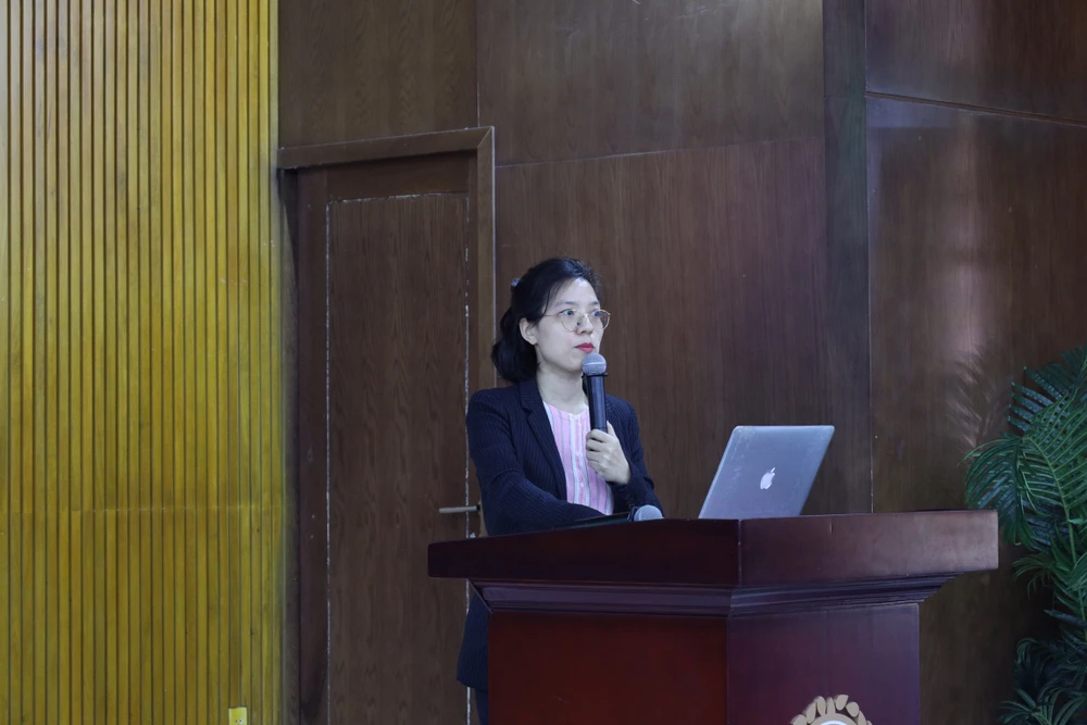 TS Nguyễn Thị Hoa (Trường Đại học Luật TP.HCM) trình bày tại hội thảo. Ảnh: YC