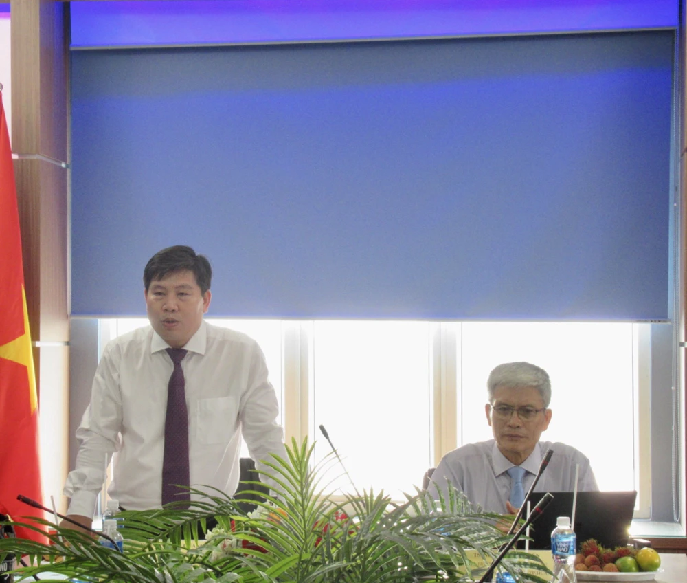 Hội thảo do TS Nguyễn Xuân Quang (Trưởng khoa Luật Dân sự) và TS Nguyễn Văn Tiến (Phó trưởng khoa Luật Dân sự) chủ trì. Ảnh: YC