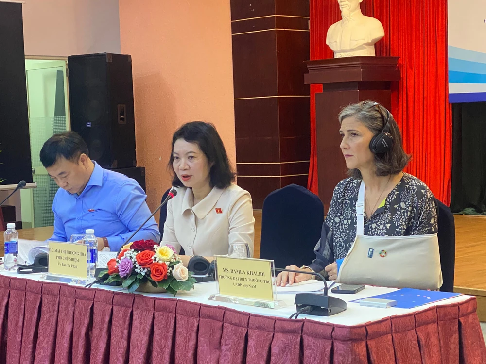 Ban chủ trì hội thảo. Ảnh: YC