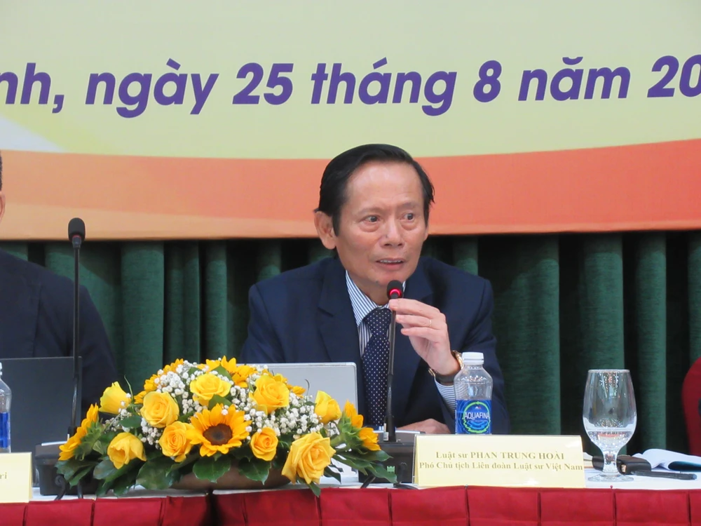 Luật sư Phan Trung Hoài (Phó Chủ tịch Liên đoàn Luật sư Việt Nam) tại hội thảo. Ảnh: YC