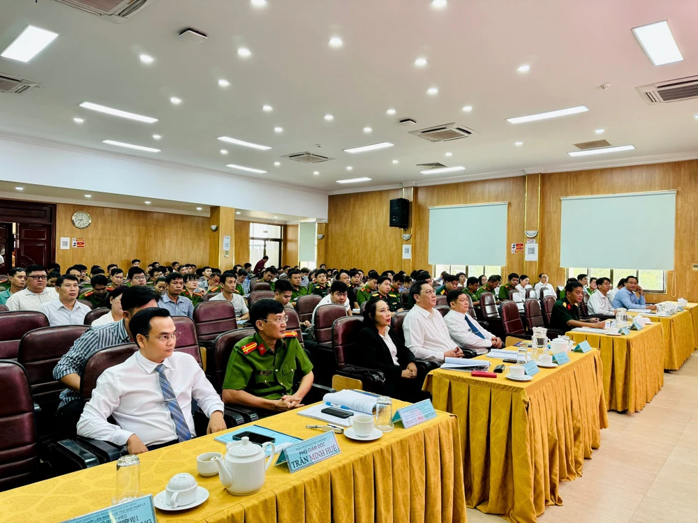 trợ giúp viên pháp lý