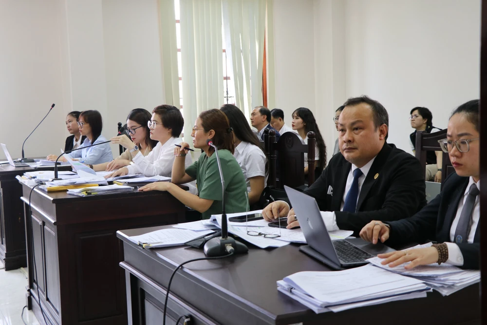 Các bên tại tòa. Ảnh: YC
