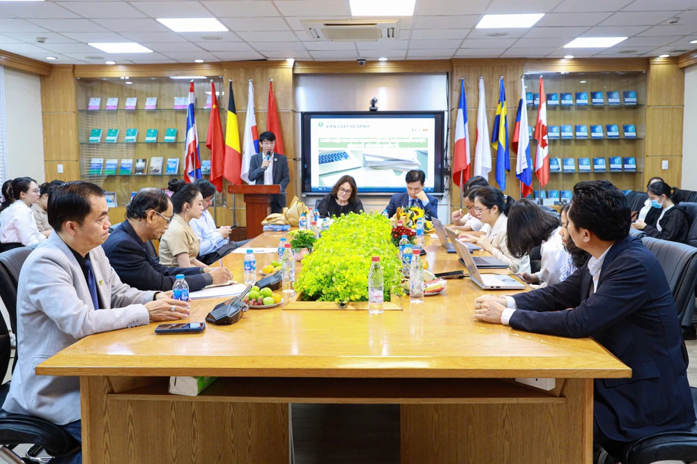 giao-ket-hop-dong 2.jpg