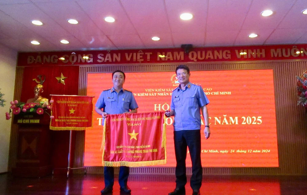 tap-the-lao-dong-xuat-sac-co quan1.jpg