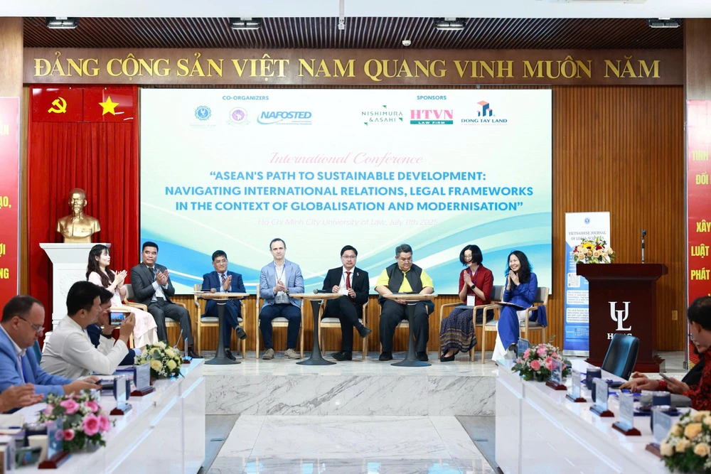 truong-DH-Luat-QC 2.jpg