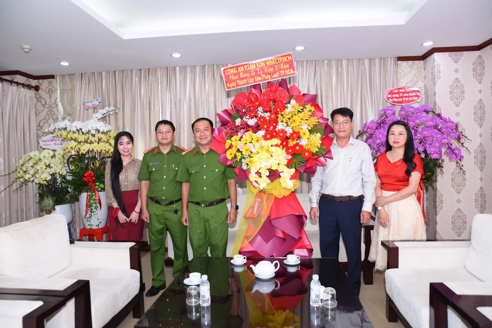 bao-phap-luat-tp.hcm- cong-an.jpg