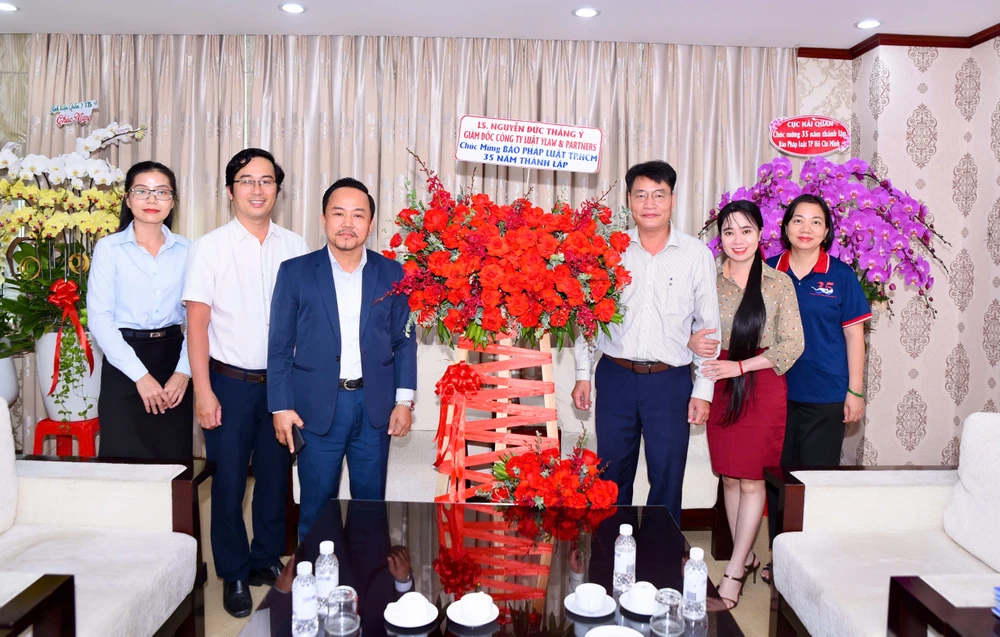 bao-phap-luat-tp.hcm- Ý.jpg