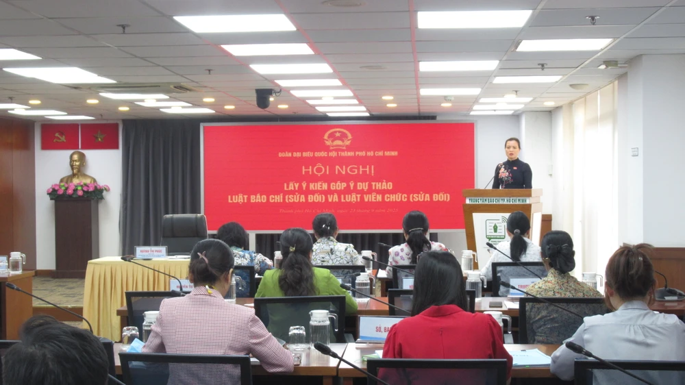 trả lời báo chí