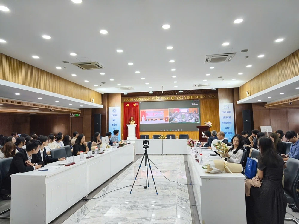 trong-tai-qc lom.jpg