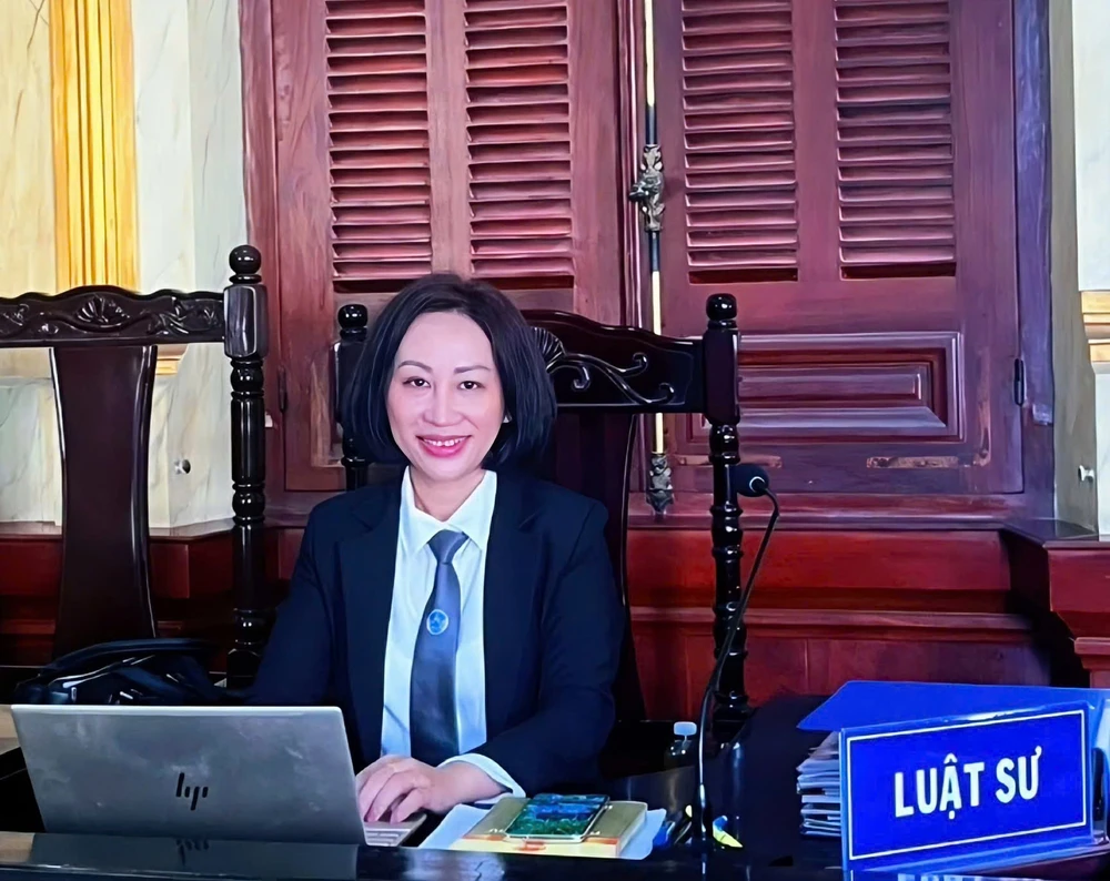 luat-su-huyen.jpg