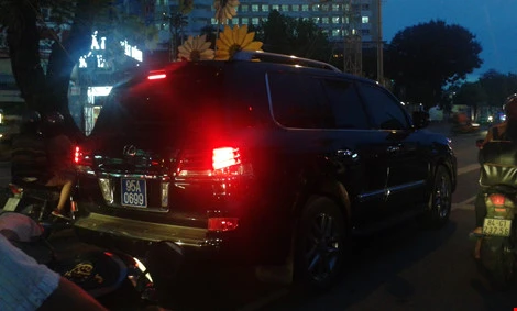 'Mượn xe tư gắn biển xe công giúp tiết kiệm ngân sách nên không sai' ảnh 1