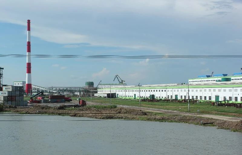 Nhà máy giấy bức tử sông Hậu