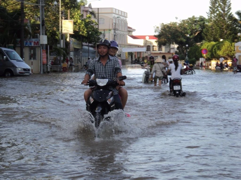 Mưa và triều cường gây ngập ở Cần Thơ là điều khó tránh khỏi