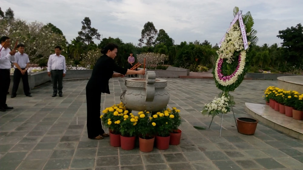 Chủ tịch Quốc hội thăm và làm việc tại Bến Tre ảnh 1