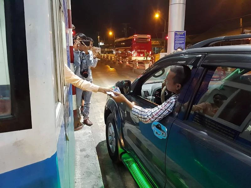 BOT Cai Lậy thu phí trở lại lúc gần nửa đêm 1-12 ảnh 4