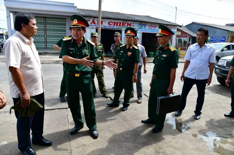 Bộ Tư lệnh QK9 kiểm tra chuẩn bị ứng phó bão Tembin ảnh 8