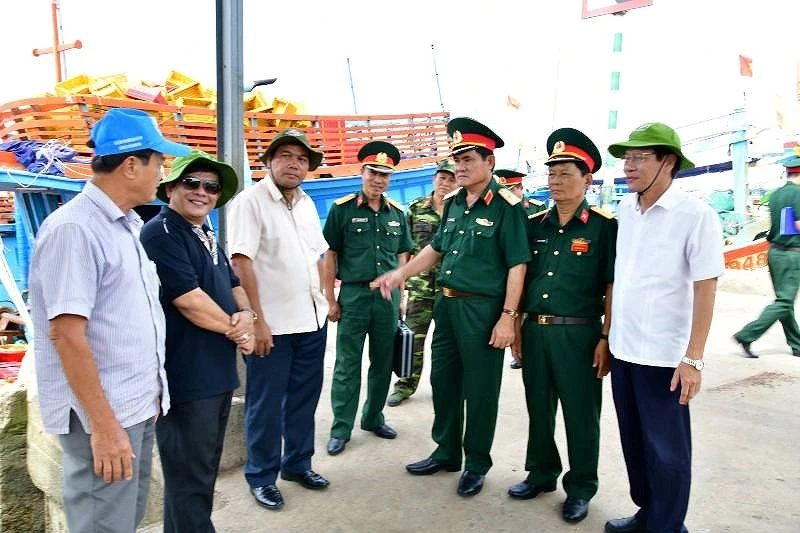 Bộ Tư lệnh QK9 kiểm tra chuẩn bị ứng phó bão Tembin ảnh 2