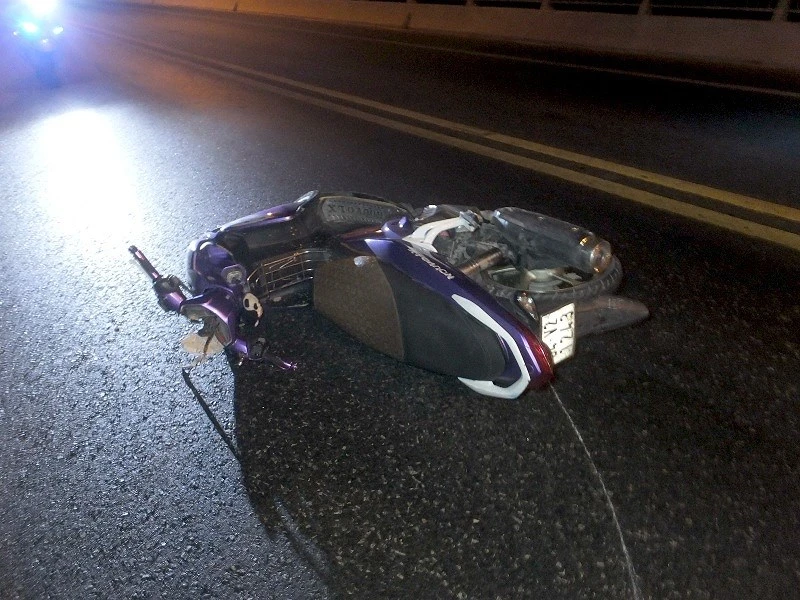 Công an truy tìm ô tô liên quan vụ TNGT làm 2 người chết ảnh 1