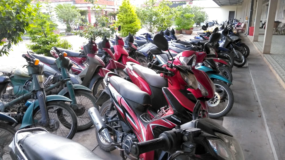 Phá ổ đá gà ăn tiền bắt 5 con bạc ở Châu Thành, Tiền Giang ảnh 3 Phá ổ đá gà ăn tiền bắt 5 con bạc ở Châu Thành, Tiền Giang ảnh 3