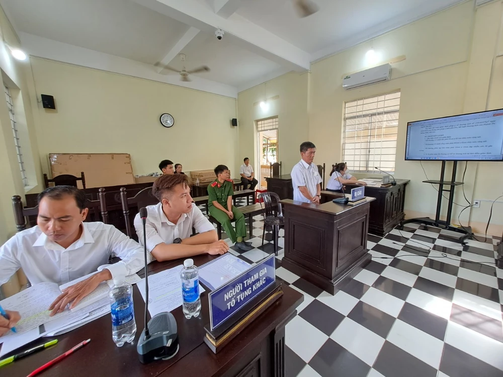 Bị cáo Trần Tuấn Cương cho biết nguyên nhân vụ việc xuất phát từ mâu thuẫn giữa bị cáo và ông Của ngay trên xe dẫn đến xảy ra vụ tai nạn giao thông. Ảnh: ĐÔNG HÀ