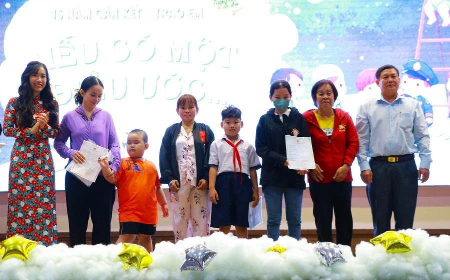 Gần 300 trẻ có hoàn cảnh đặc biệt được cấp giấy khai sinh