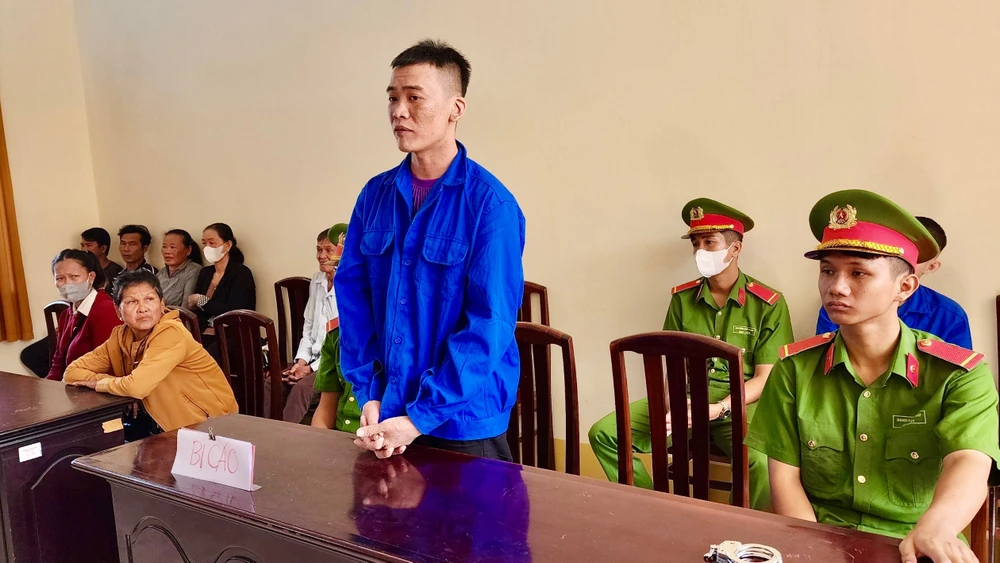 Lãnh 17 năm tù vì đâm bạn cùng đi biển tử vong