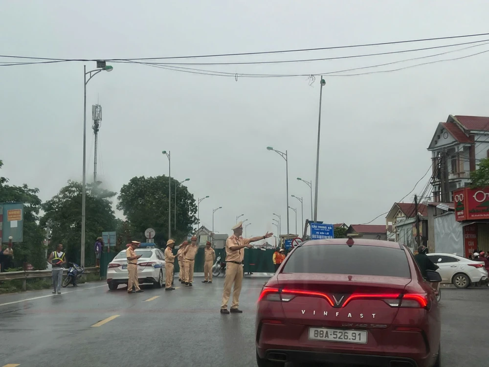 cam cau TRung Ha.jpg