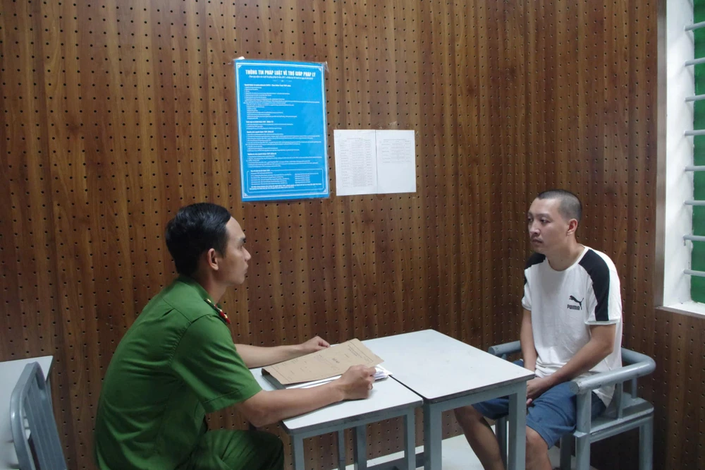 Bắt tạm giam 12 đối tượng trong đường dây đánh bạc quy mô hơn 1.800 tỷ