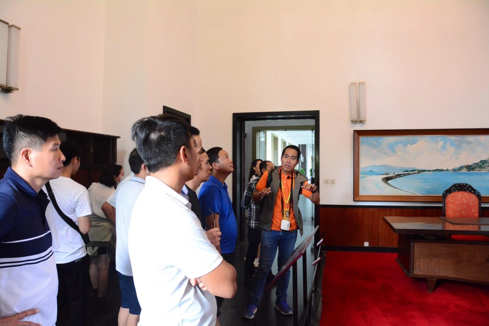 Du lịch mất 23 tỉ USD, muốn vay tiền để gượng dậy ảnh 4