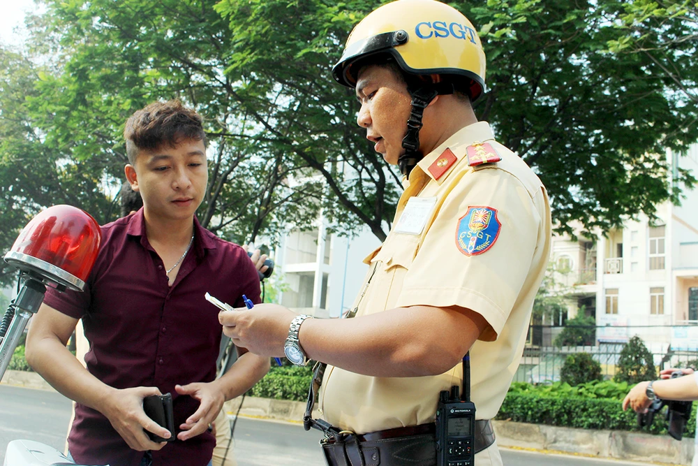 CSGT TP.HCM tăng xử phạt qua hình ảnh, hạn chế tiêu cực ảnh 3
