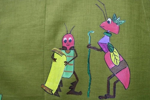 Vẽ lên áo dài hình ảnh “dế mèn phiêu lưu ký” và “hoàng tử bé” ảnh 6