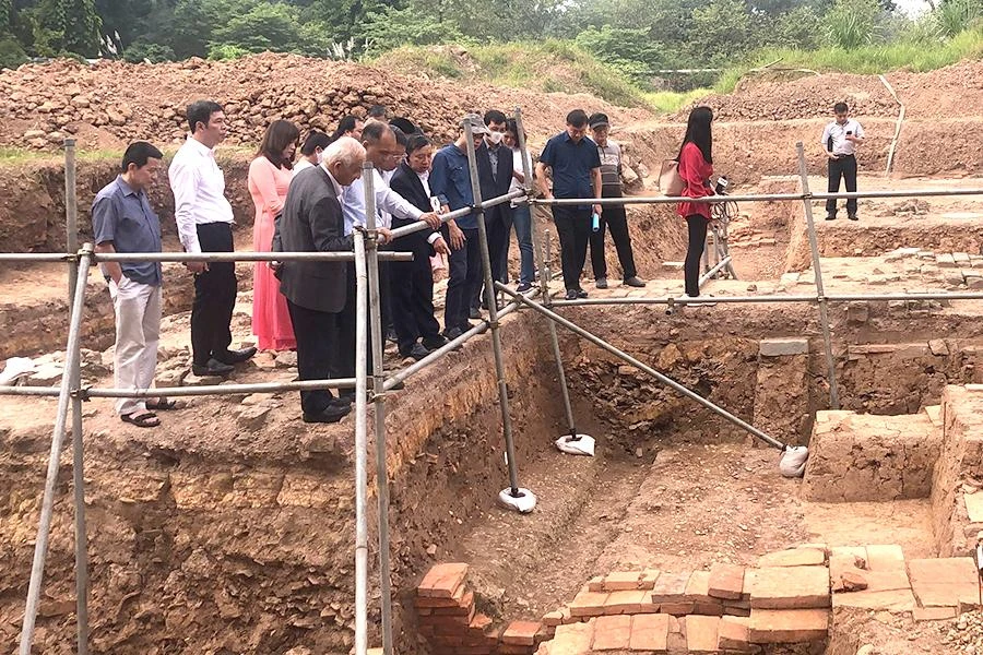 Hàng ngàn hiện vật đã được tìm thấy khi khai quật. Ảnh: VIẾT THỊNH