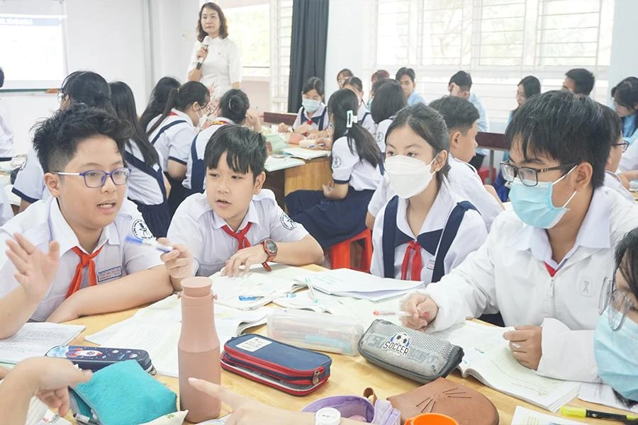 Giờ học lịch sử và địa lý của học sinh Trường THPT chuyên Trần Đại Nghĩa. Ảnh: NGUYỄN QUYÊN