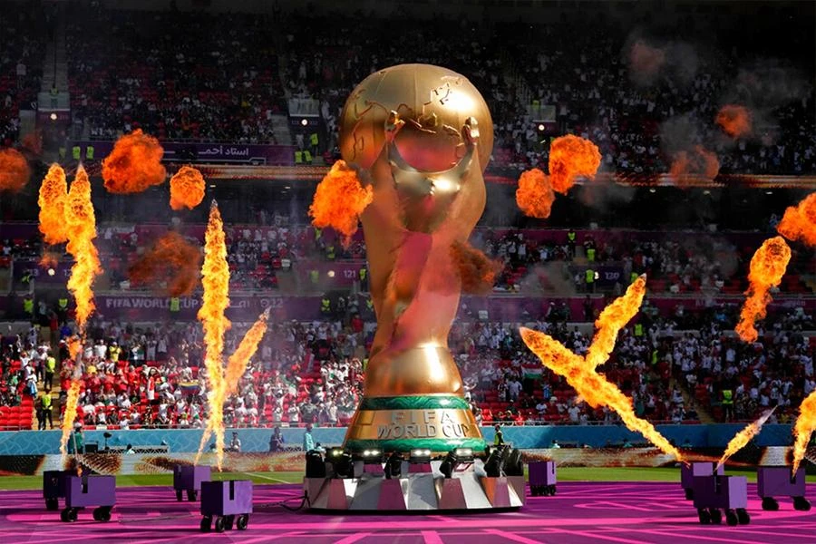 World Cup càng đông, nguồn thu của FIFA càng lớn. Ảnh: AFP