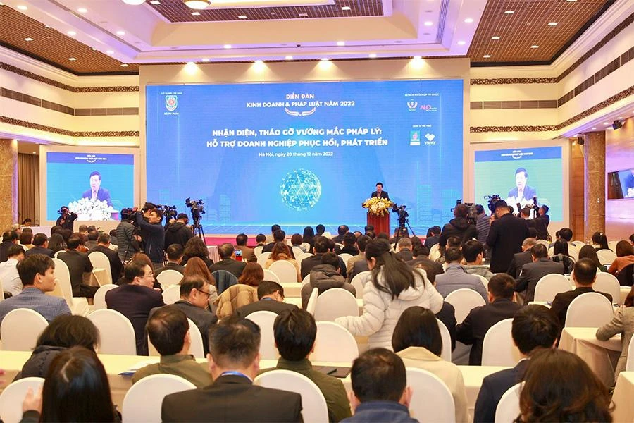 Các đại biểu tham gia diễn đàn cho rằng vẫn còn nhiều vướng mắc về pháp lý, gây khó khăn cho cộng đồng doanh nghiệp. Ảnh: ĐỨC MINH