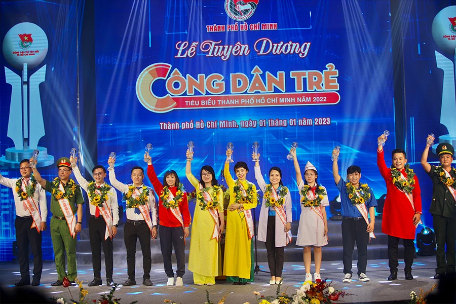 Nữ tuyển thủ Thùy Trang đạt danh hiệu Công dân trẻ tiêu biểu TP.HCM năm 2022. Ảnh: ANH PHƯƠNG - NGUYỆT NHI