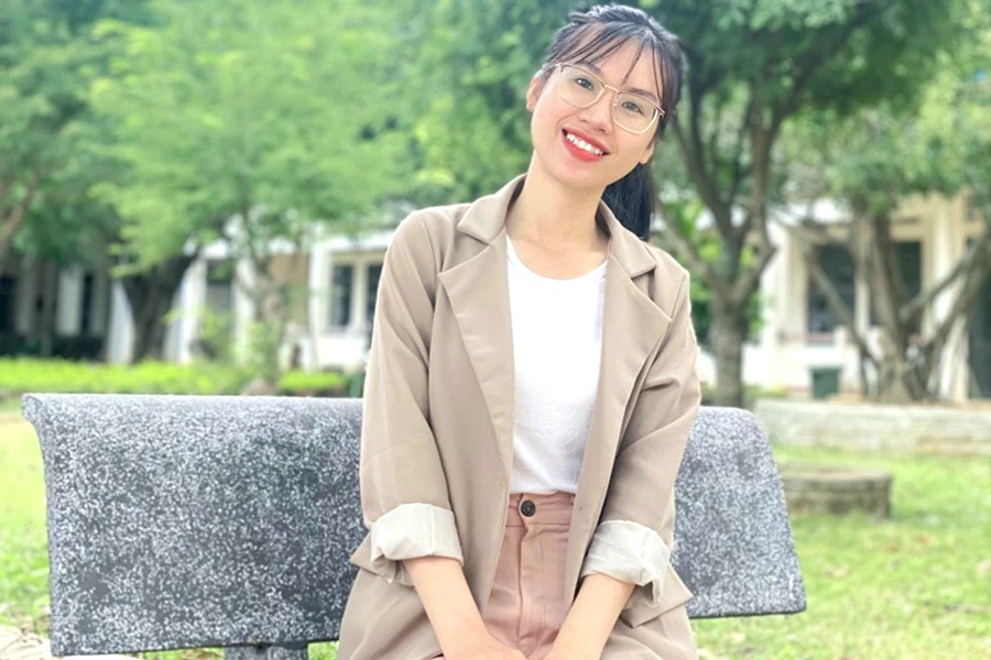 Tác giả trong một chuyến du lịch. Ảnh: NVCC