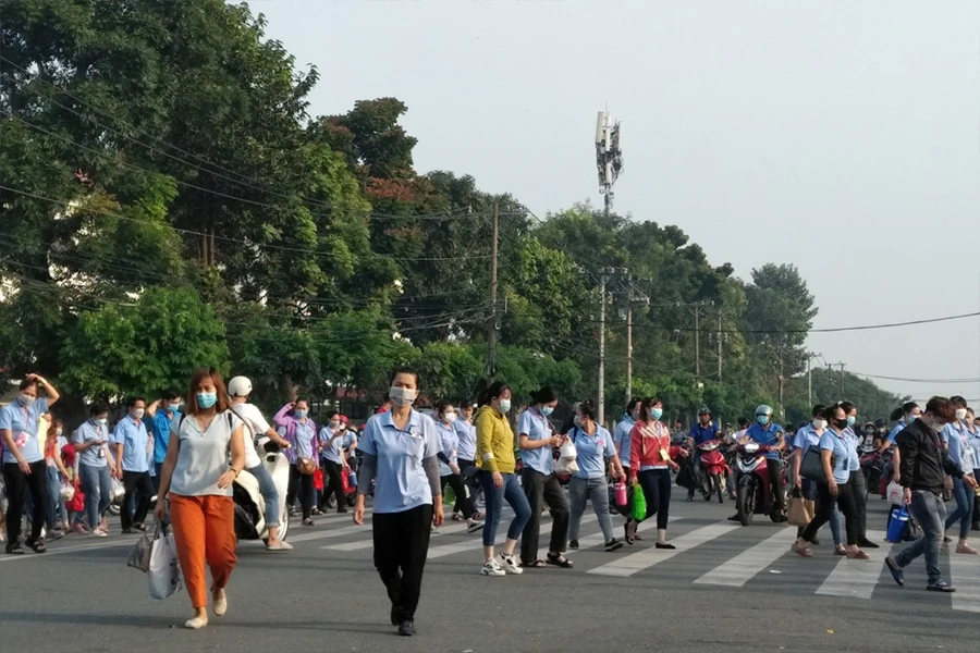 Không khí trở lại làm việc đầu năm tại Khu chế xuất Linh Trung I (TP Thủ Đức, TP.HCM). Ảnh: P.ĐIỀN