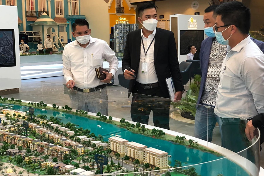 Các công ty bất động sản đang tái cơ cấu các phân khúc sản phẩm, giá cả để thúc đẩy thanh khoản. Ảnh: QH