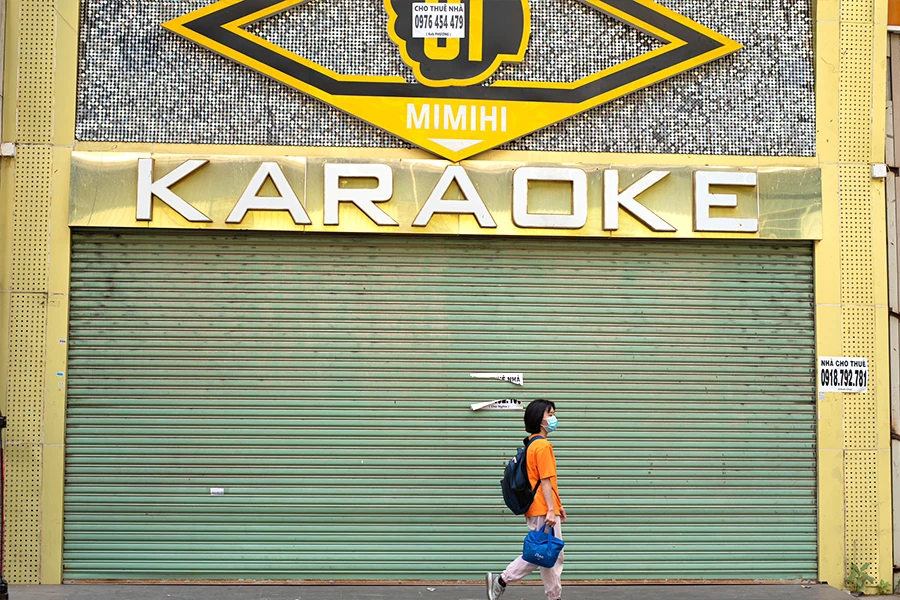 Một quán karaoke ở TP.HCM đang tạm ngưng hoạt động. Ảnh: T.HÀ