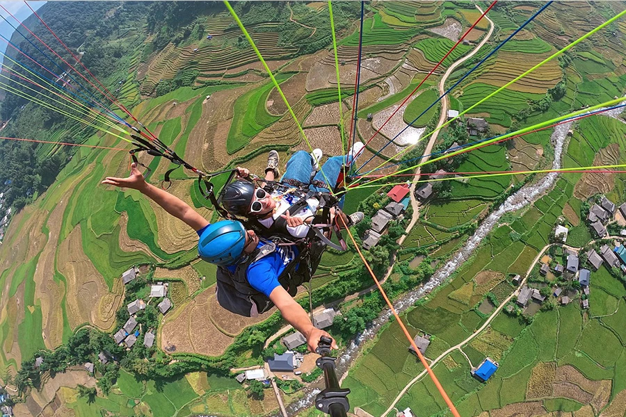 Du lịch Tây Bắc hiện có nhiều dịch vụ trải nghiệm thu hút du khách. Ảnh: THU TRINH